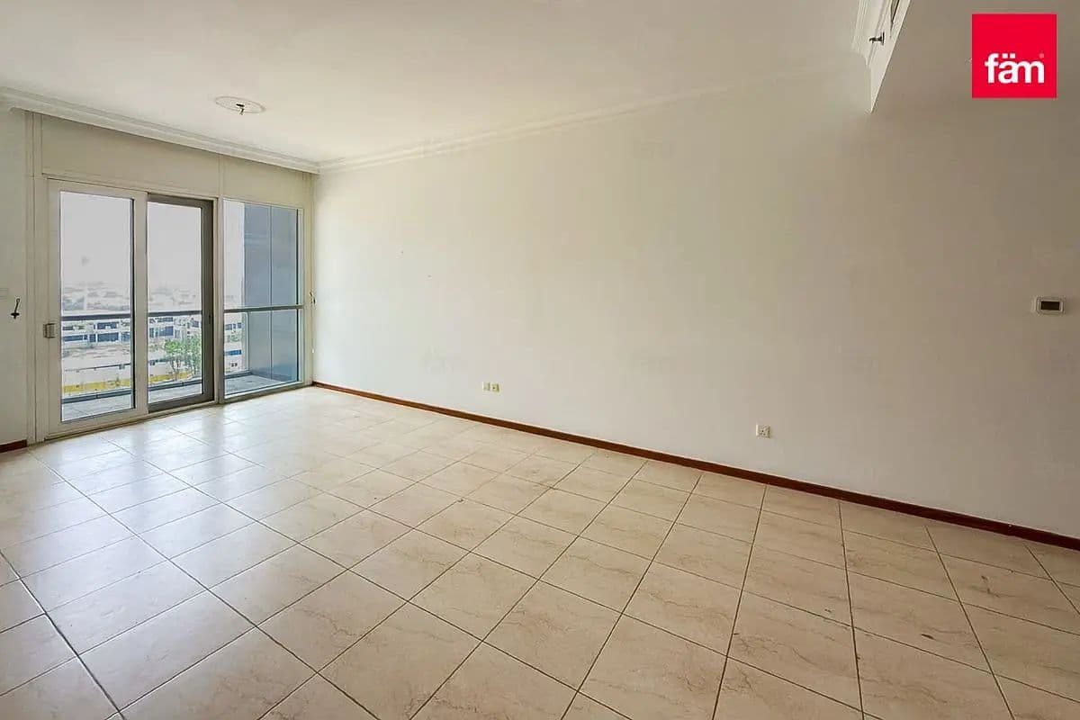 Vacant | Balcony | Next To Metro | Closed Kitchen
