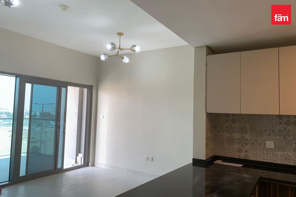 Mag 5 ! Premium Living .Specious Interior