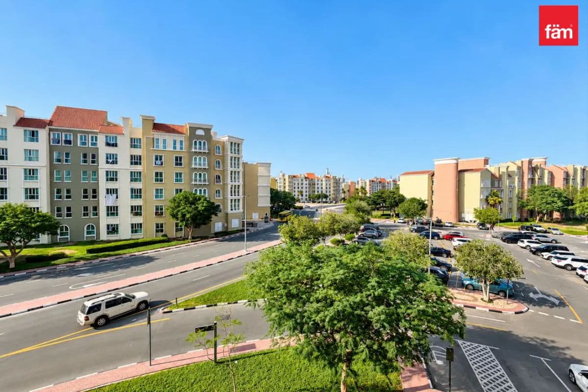 Spacious | Extra Storage Room | Next To Metro