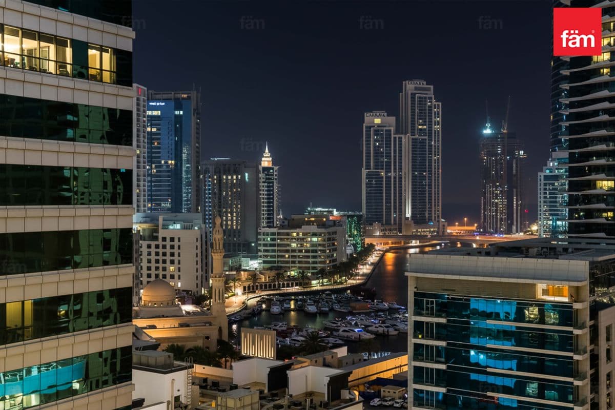 Vacant I Marina View I Mid Floor