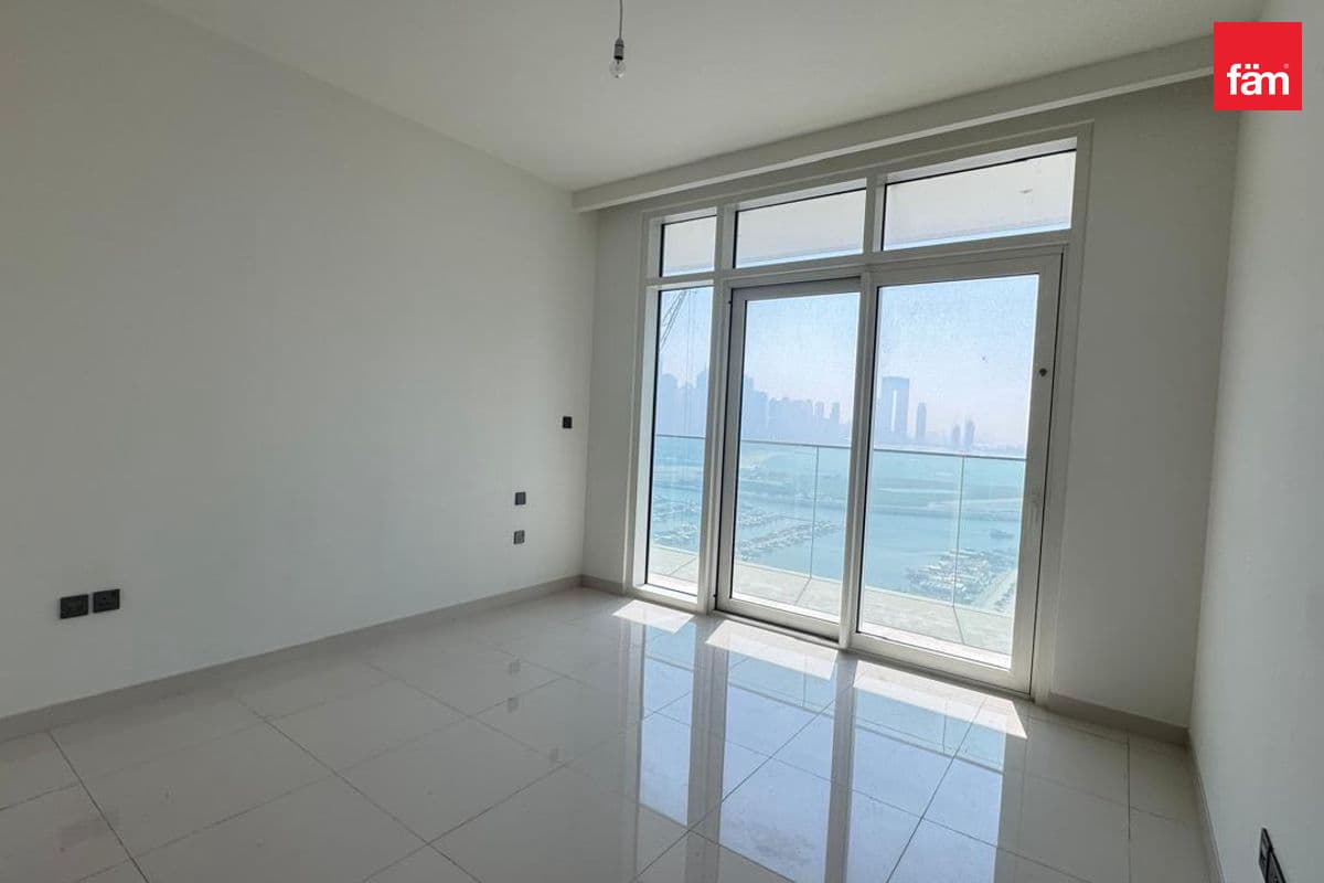 Full Marina Skyline View | Vacant | Private Beach