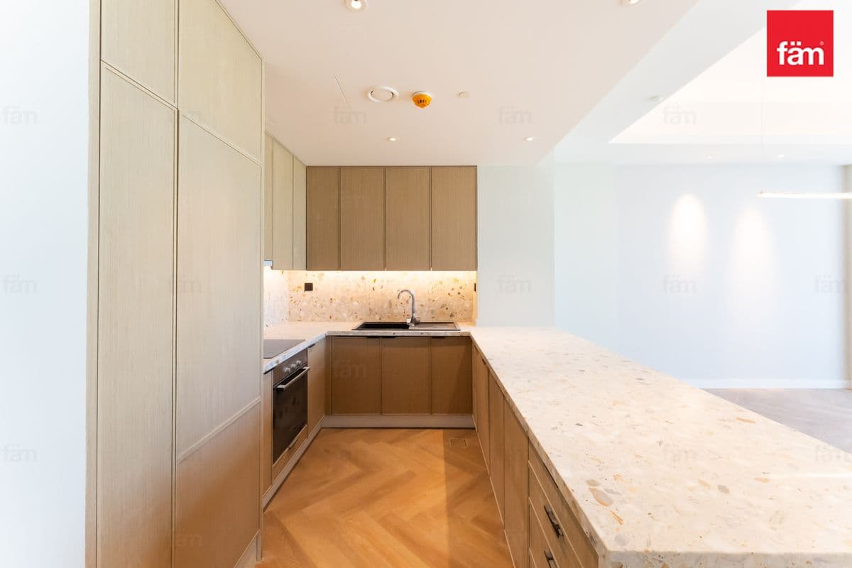 Modern Living | Large Layout | Chiller Free