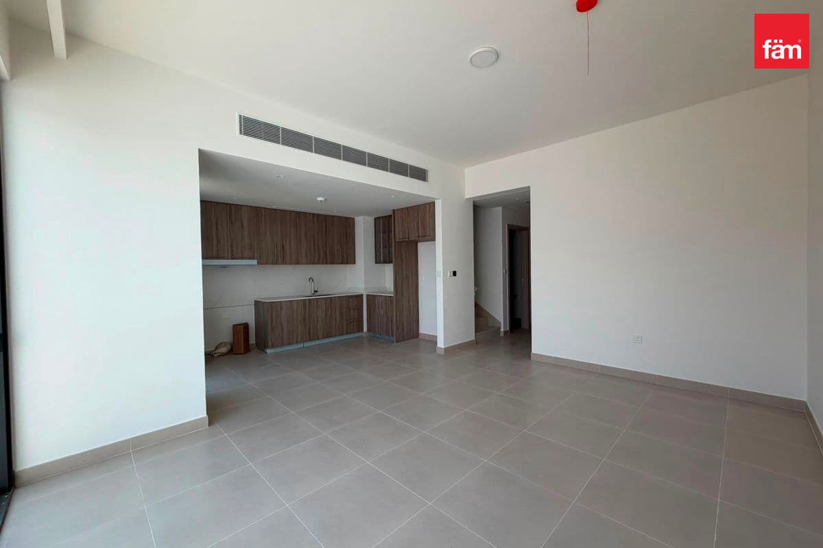 Elegant | Near Community Centre | Spacious