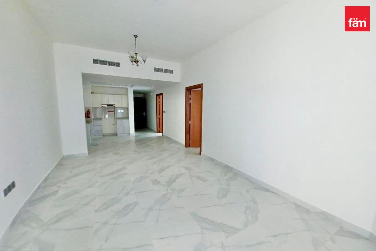 Canal Front | Prime Location | Vacant