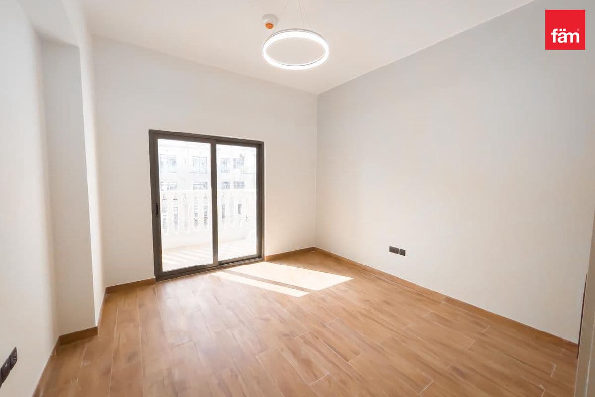 Brand New | On Metro Line | Large Layout