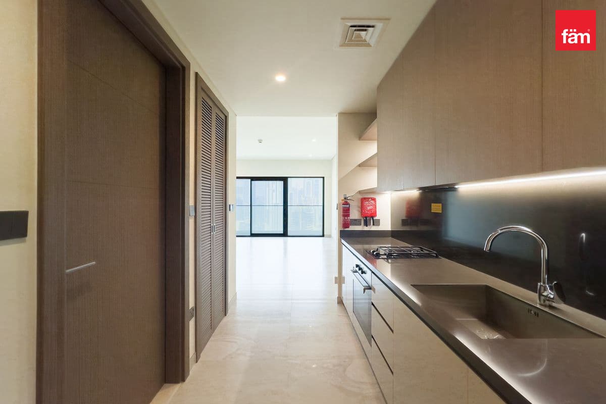 High Floor| Vacant|Full Burj Khalifa & Canal Views
