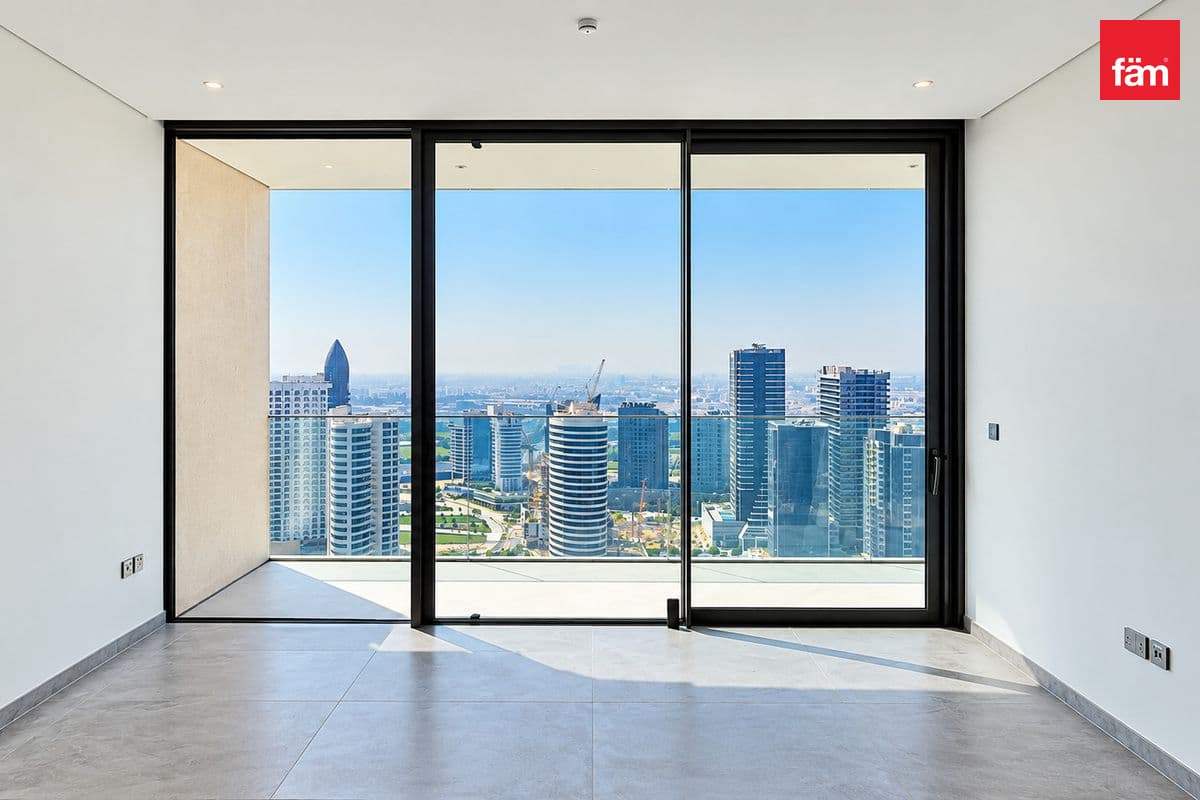 Never Lived In | Elevated Canal View