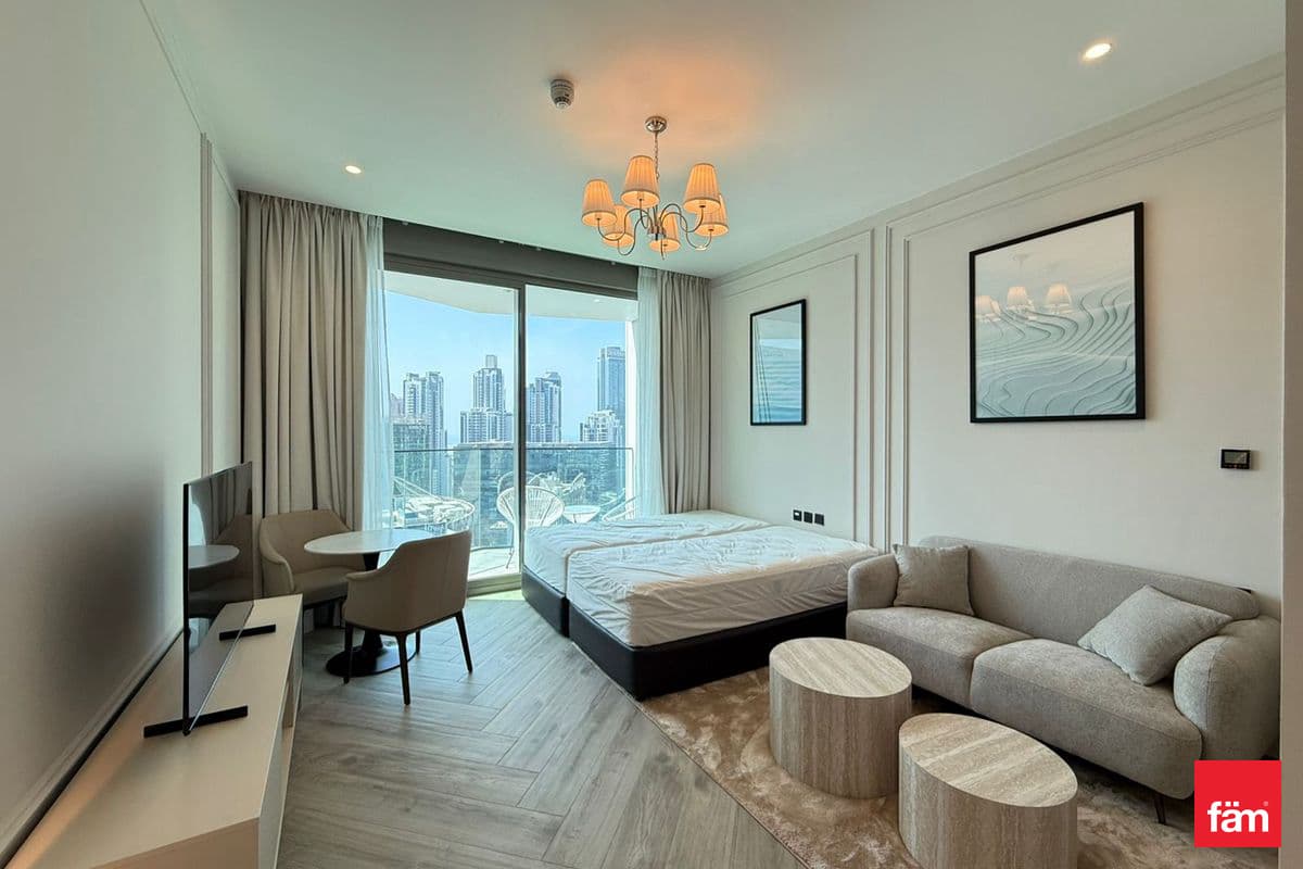 Upgraded, Brand New, Furnished, High Floor,