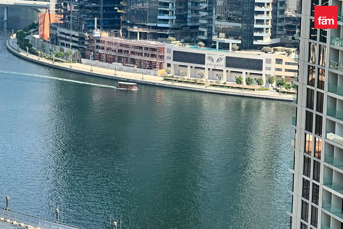 Canal View | Easy Mall Access | New Apartment