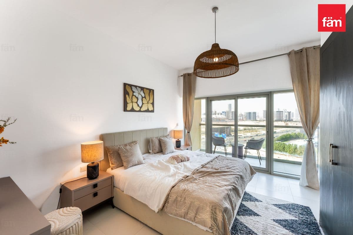 Corner Unit | Vacant | Bright And Spacious