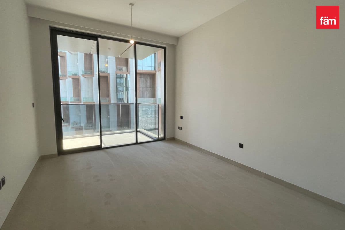 New | Spacious And Close To Exit | Luxury Studio