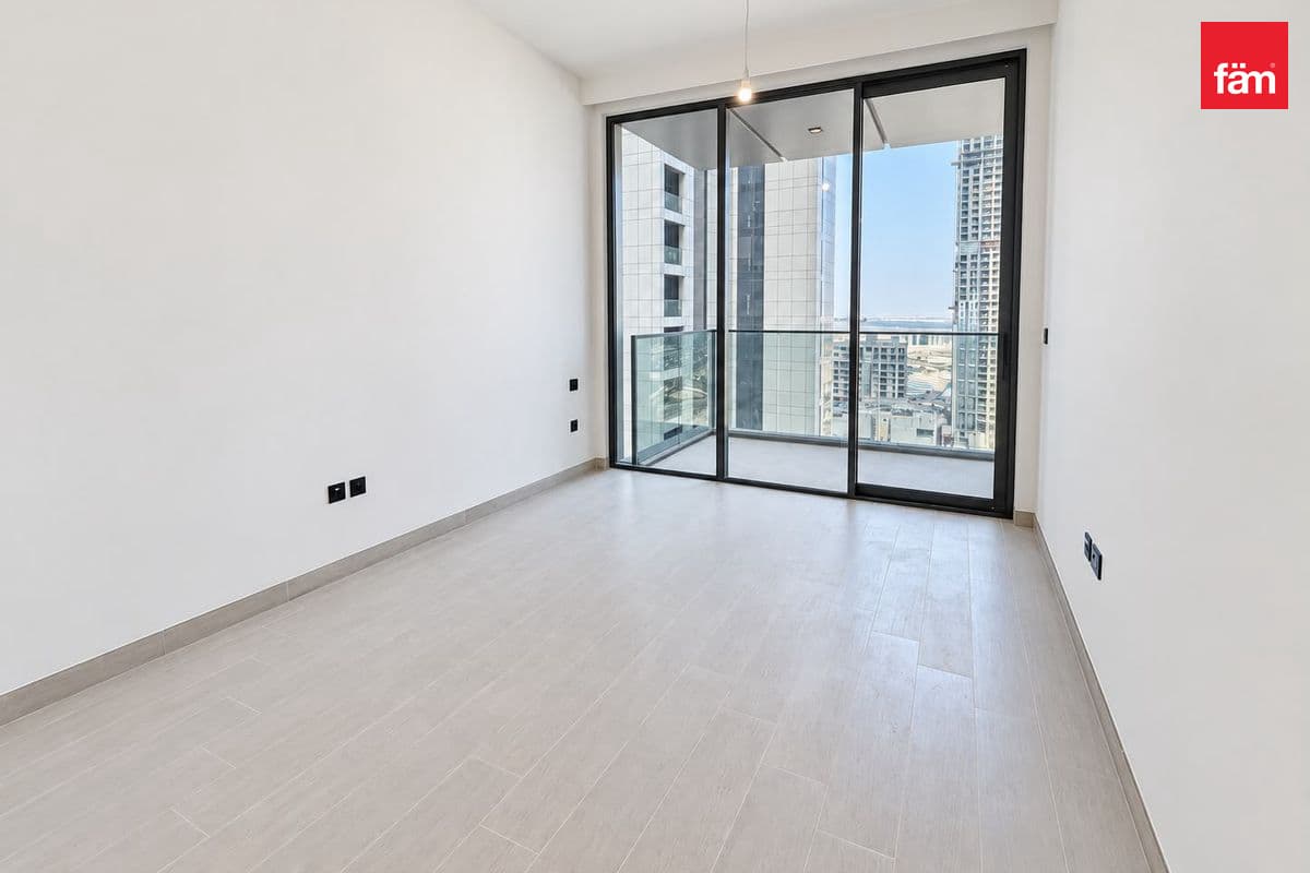 Brand New | Vacant | Mid Floor | MBR Views