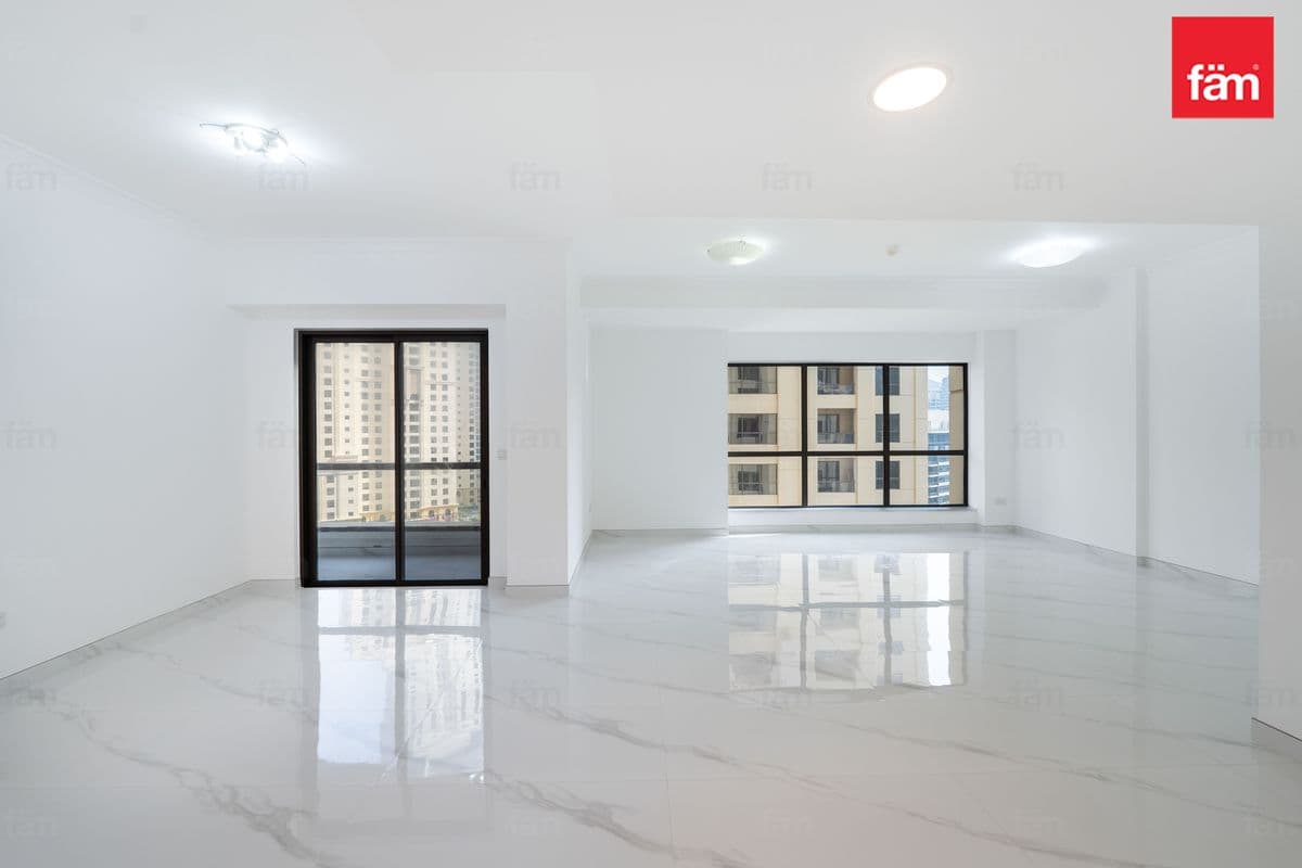 Newly Renovated I Large Size I 2 Parkings