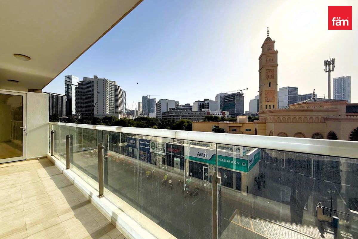 Spacious 1 Bed | Park Facing | Everything Nearby