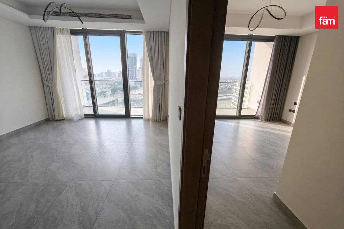 Vacant And Ready | Fitted | Large Layout | Balcony