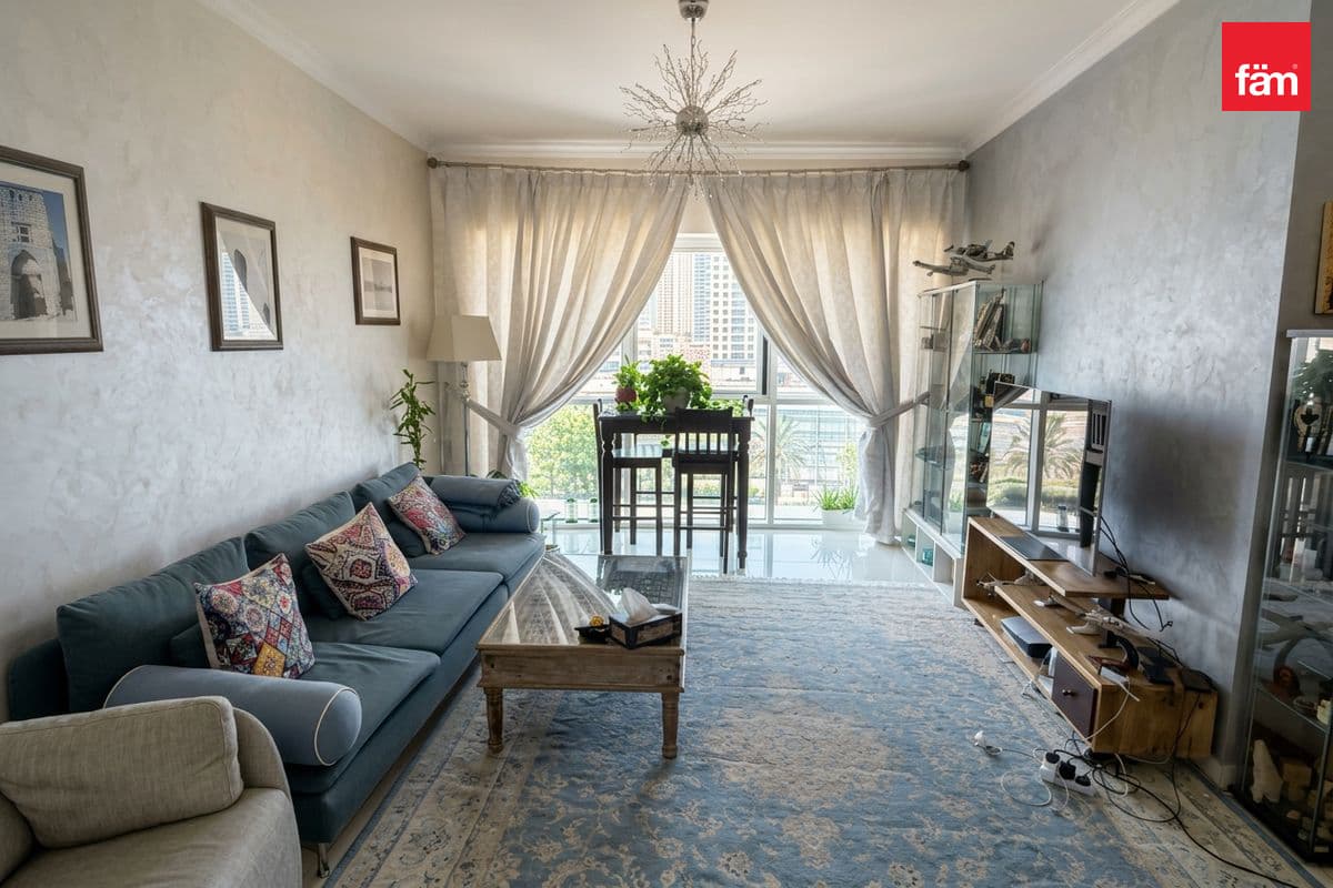 Ready To Move In I Close To Metro I Applliances