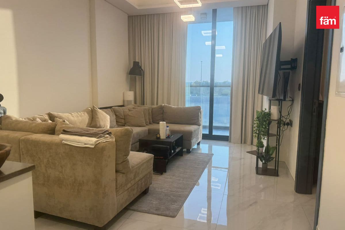 Spacious APT + Study| Fitted Kitchen| Managed