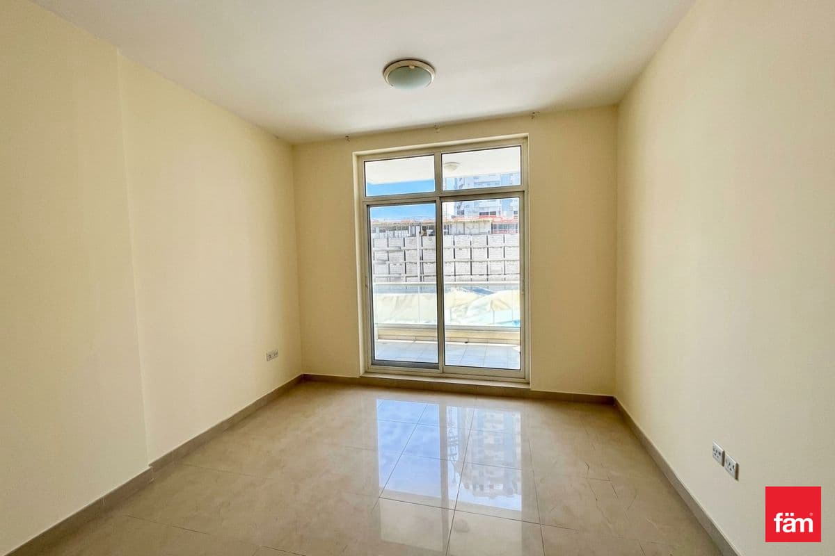 Chiller Free | Spacious 1 Bedroom + Study | Vacant