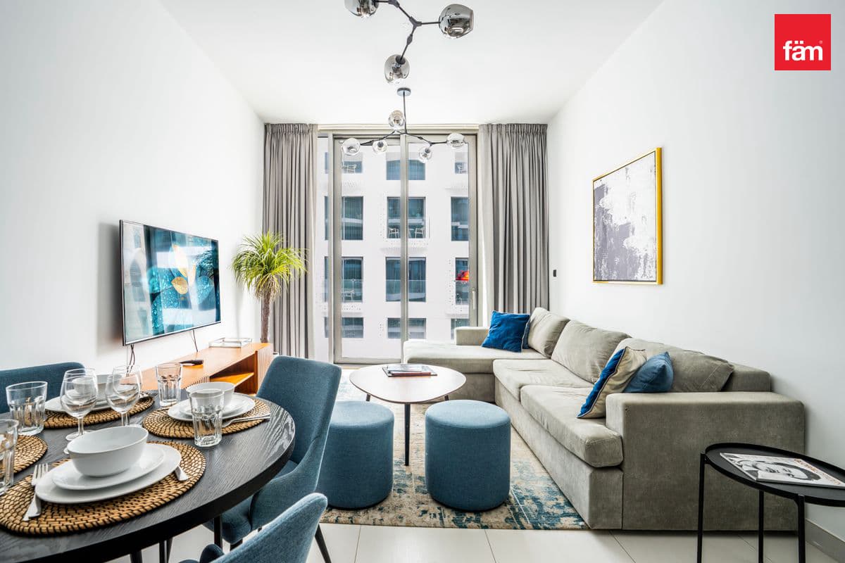 High Floor / Fantastic Views / Vacant