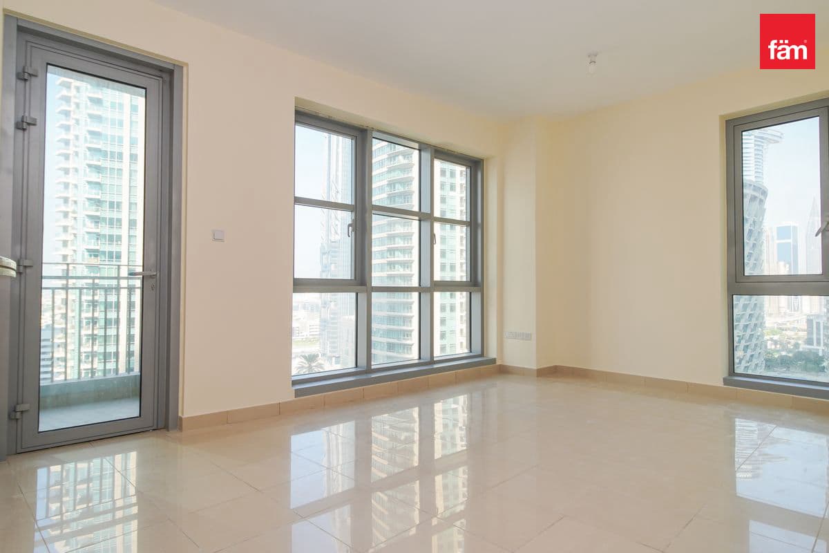 Vacant | Unfurnished | Pool And Boulevard View