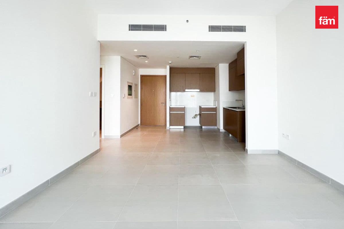 Modern Living | Beach Access | Well Maintained