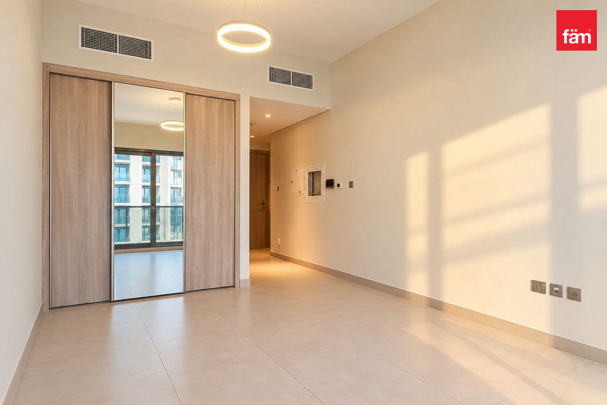 Vacant | Modern Studio| Great Location