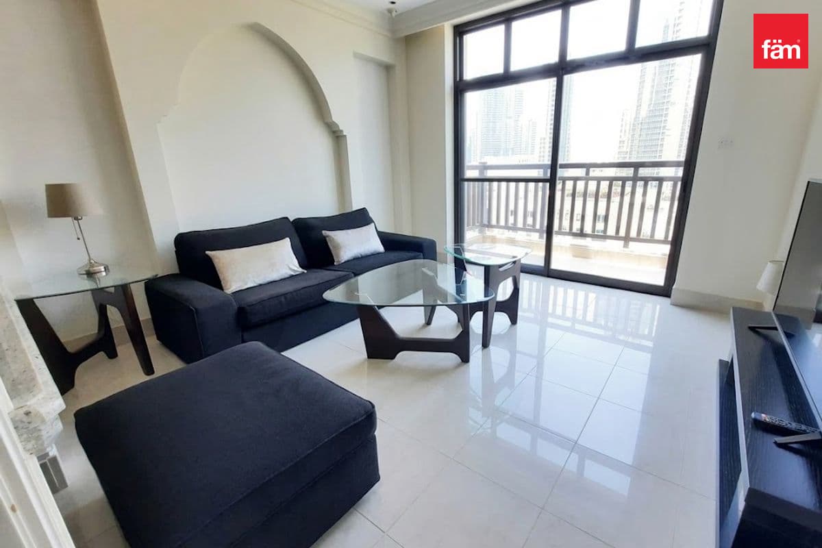 Upgraded & Furnished 1 Bed + Study | High Floor