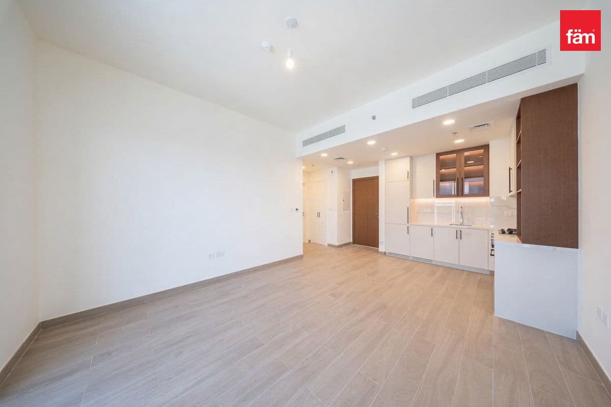 The Mayfair | High Floor | Street View