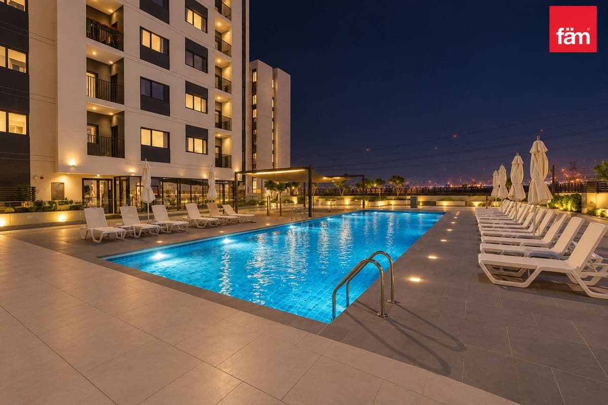 Chiller Free | Close To Metro | Pool View
