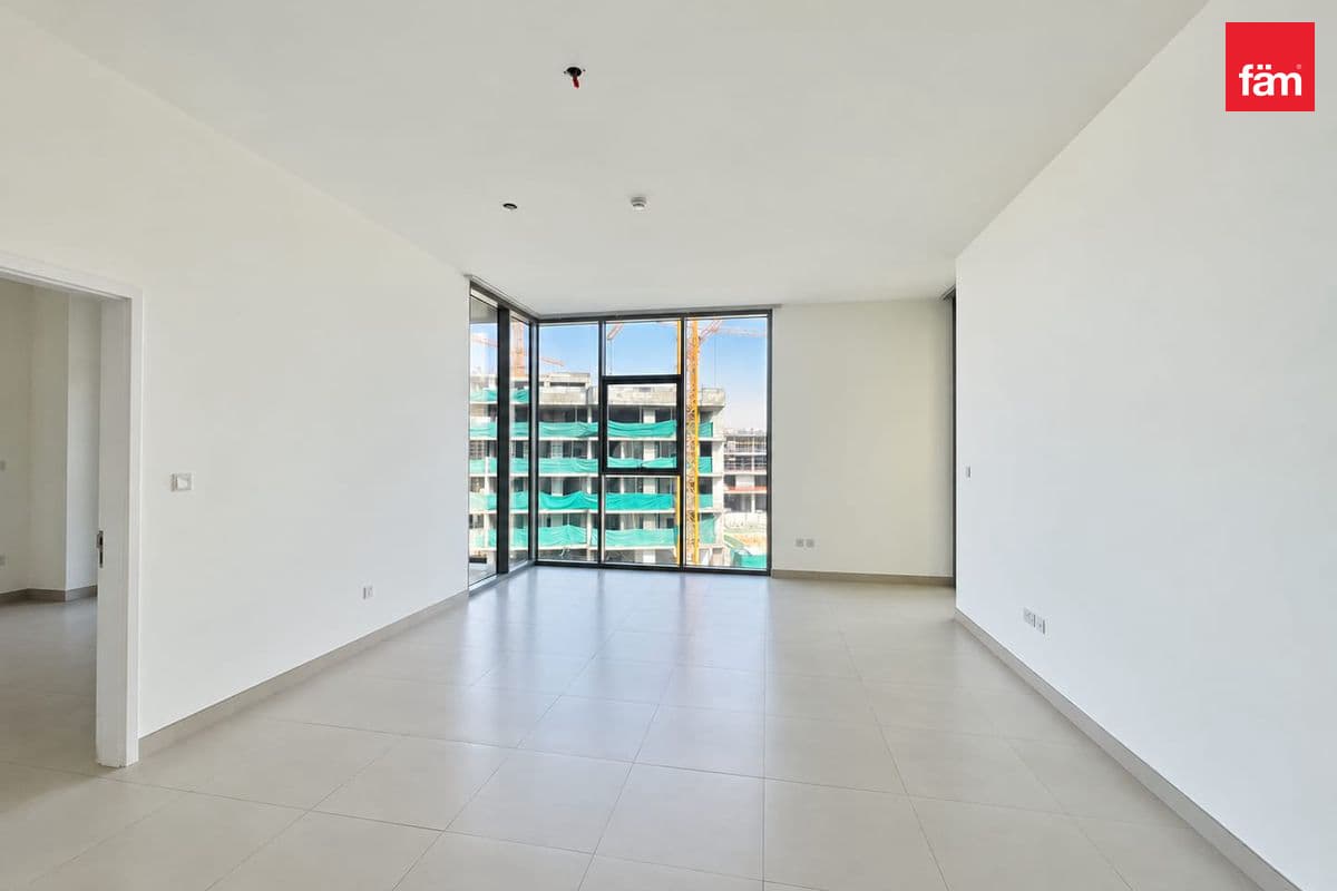 Spacious And Modern Layout With A Balcony