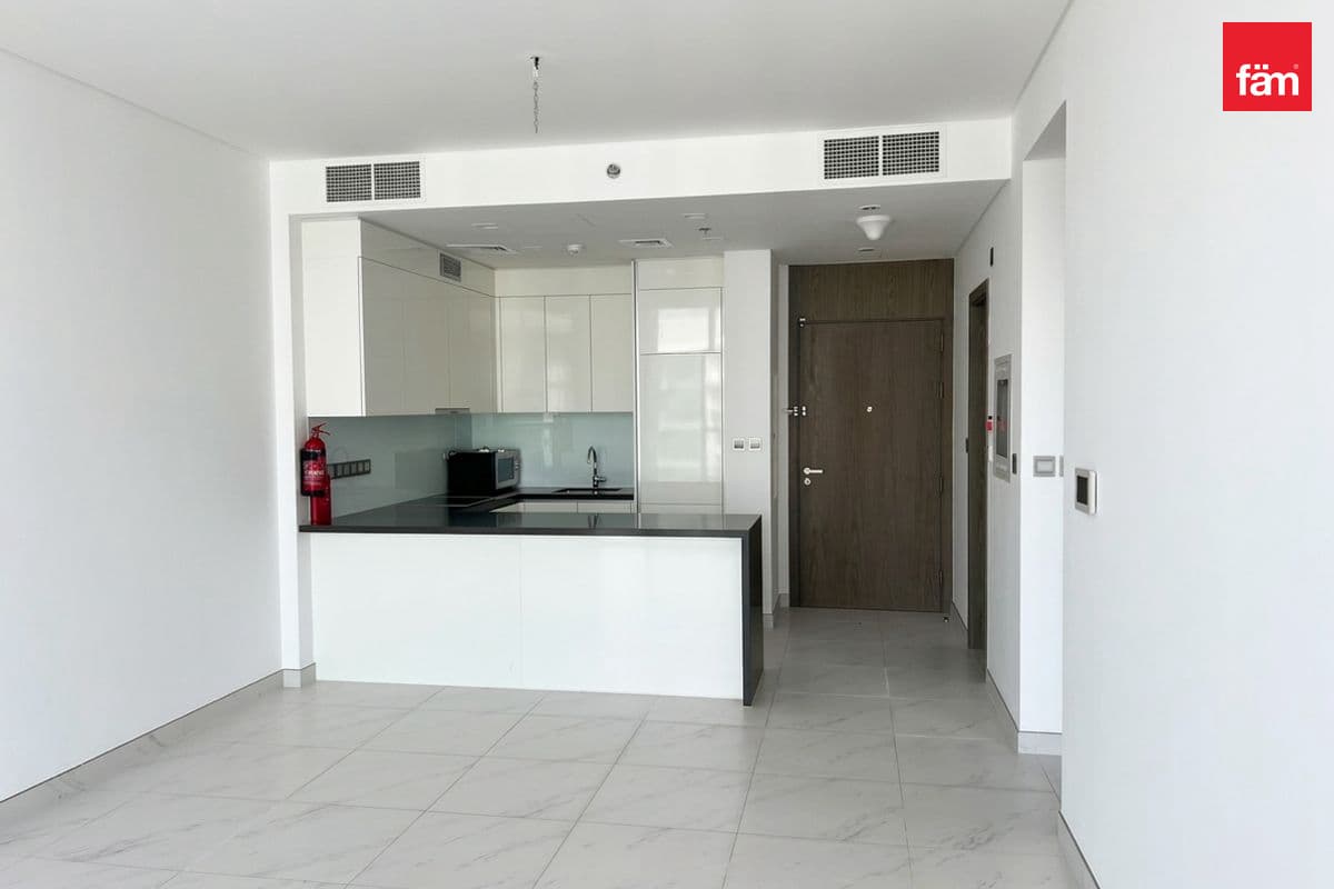 Bright Unit | Vacant | High Floor