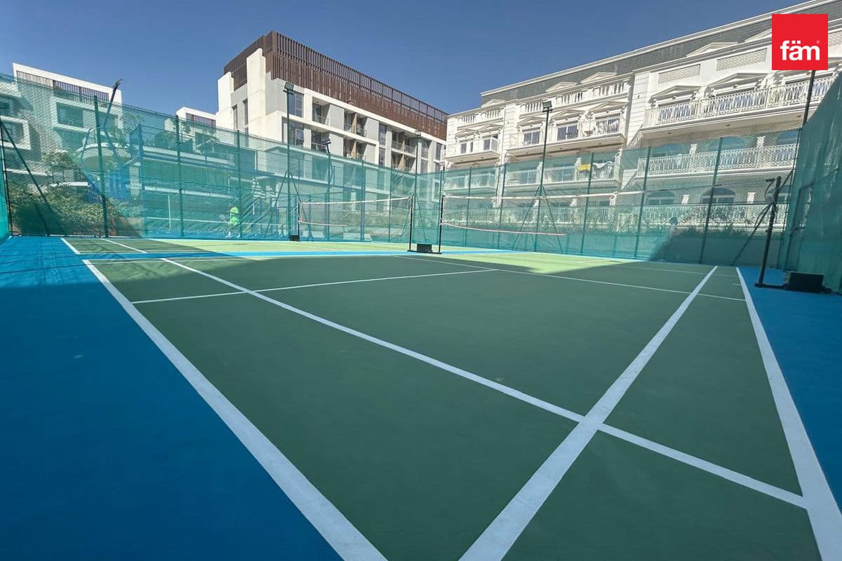 Tenanted | Amenities View | Corner Unit