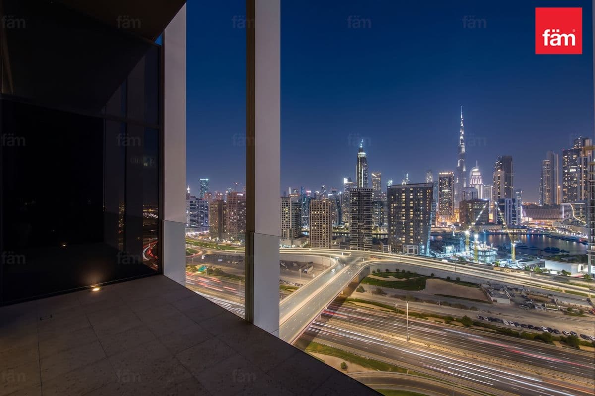 Burj Khalifa View I Work Friendly Building