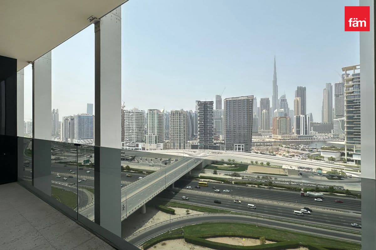 Burj Khalifa View | Vacant | Mid Floor