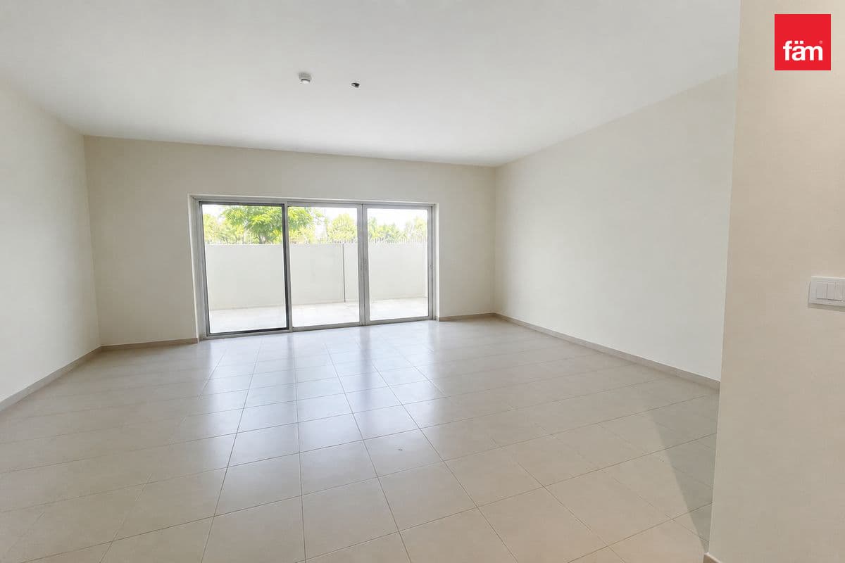 Vacant November | Single Row | Ground Floor