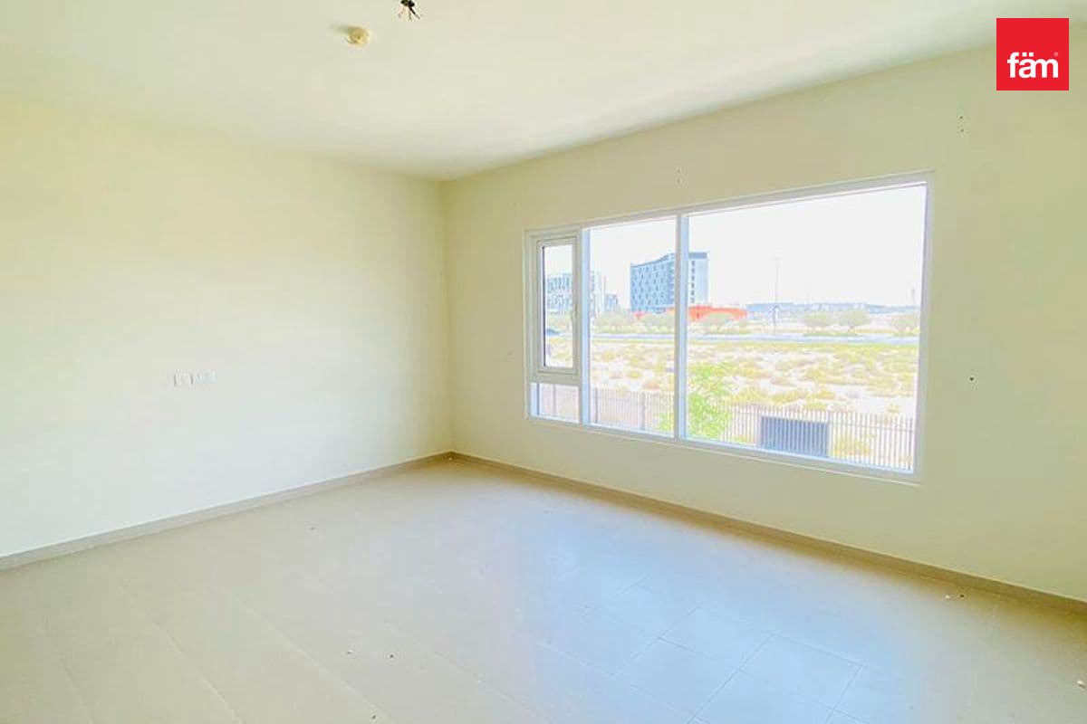 Corner Unit | Vacant | Single Row