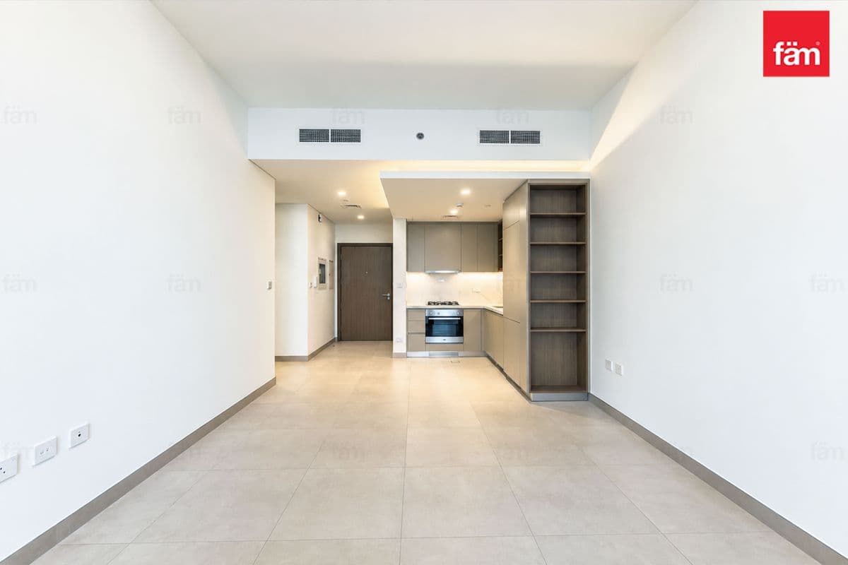 Vacant | Brand New | Unfunished | Mid Floor