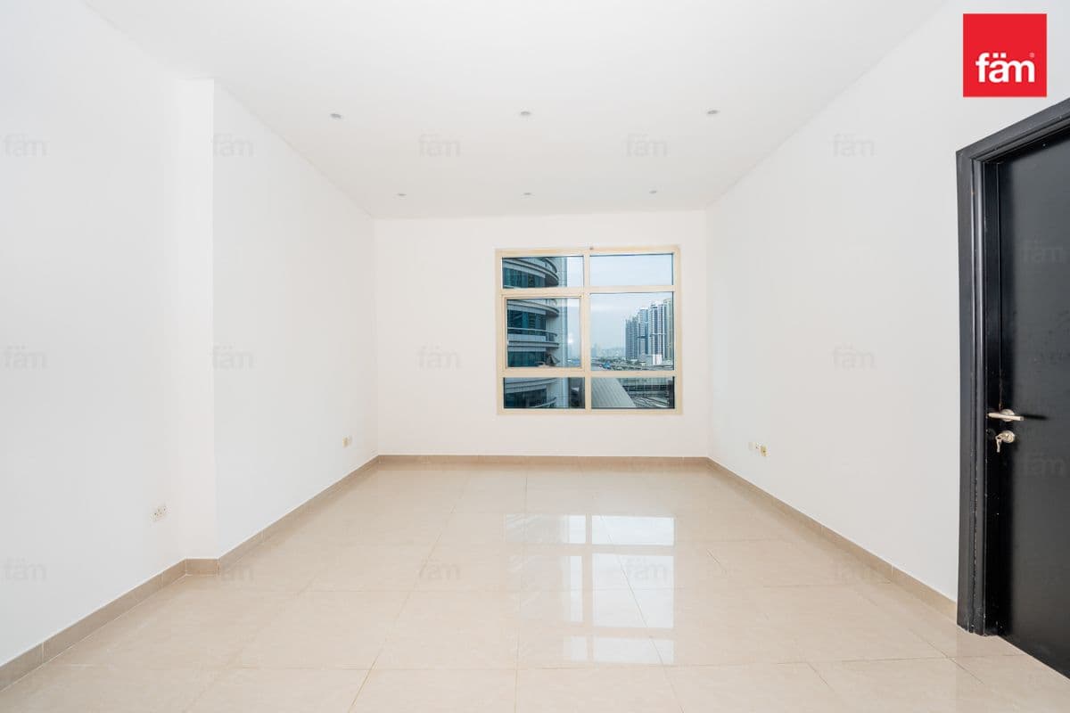 Vacant | Chiller Free | With Balcony