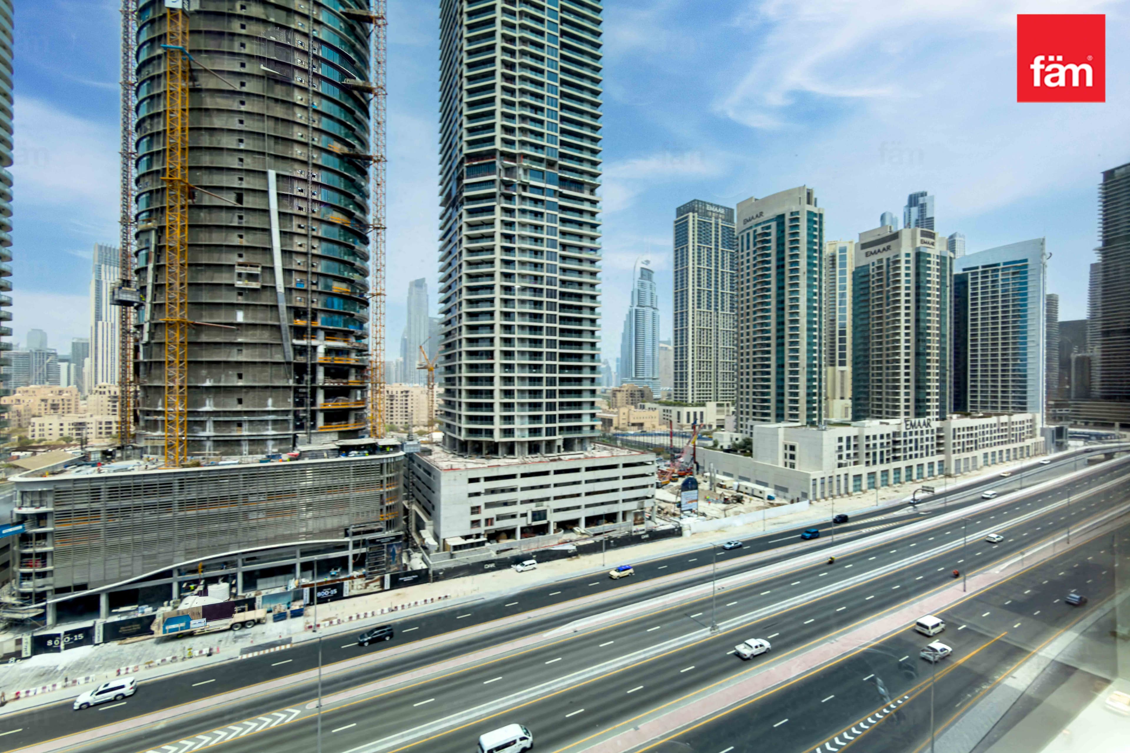 Burj Facing Mid Floor Fitted Office