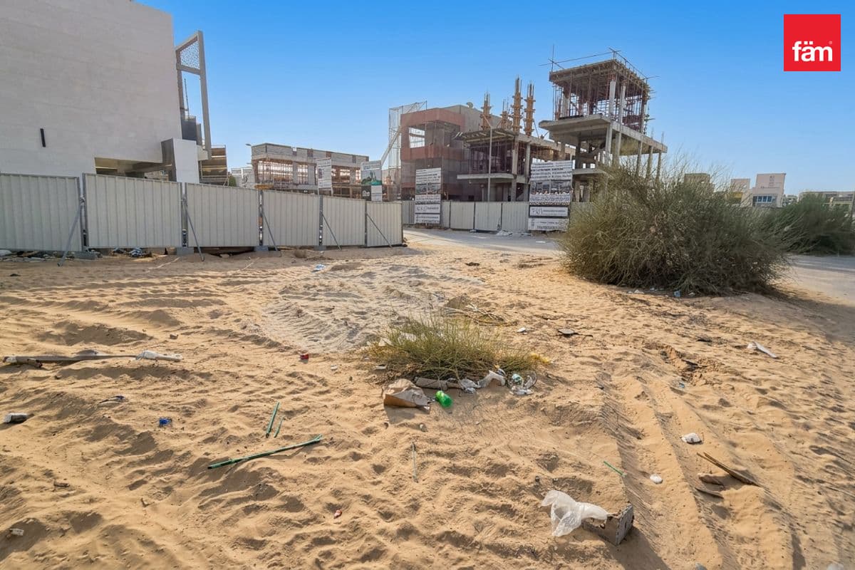 Corner Plot | End Unit | Largest Plot