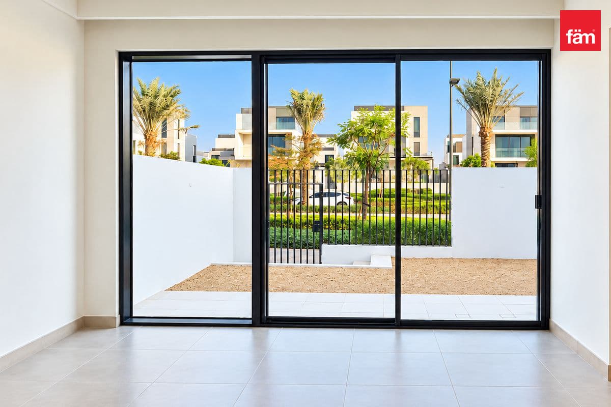 Single Row | Near Amenities | Private Garden