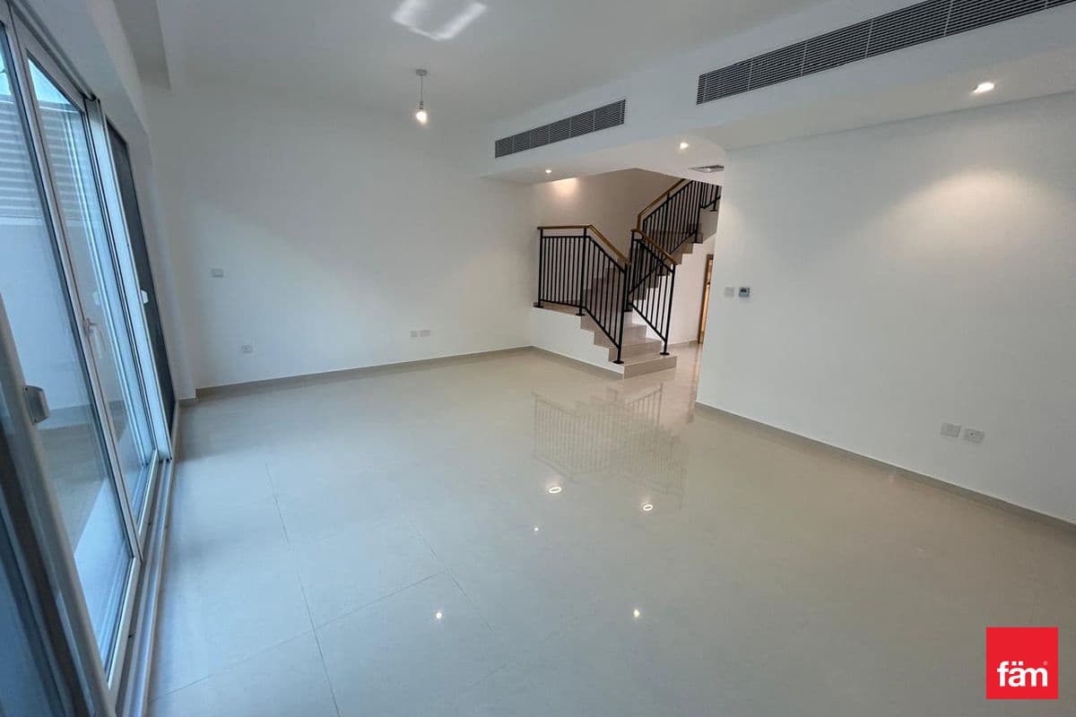 Large Layout | Roof Terrace | Closed Kitchen |