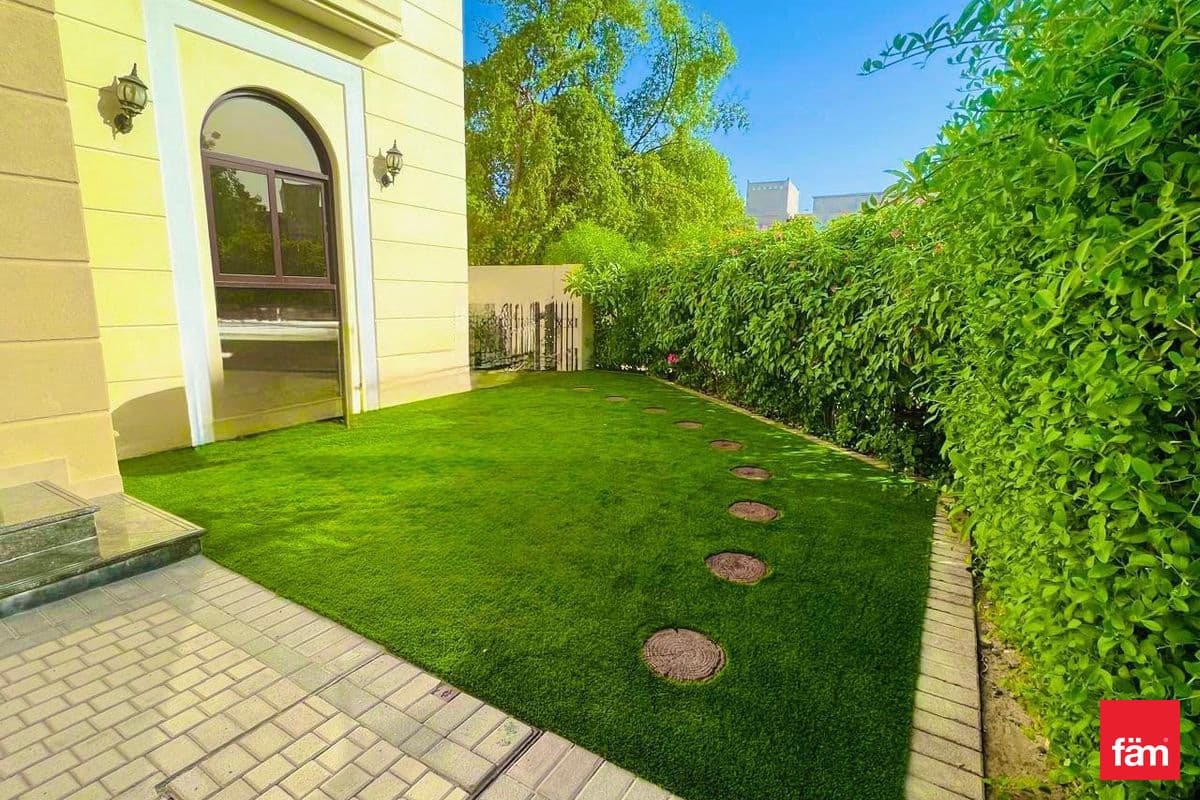 Exclusive Spot |Walking Distance To All Facilities