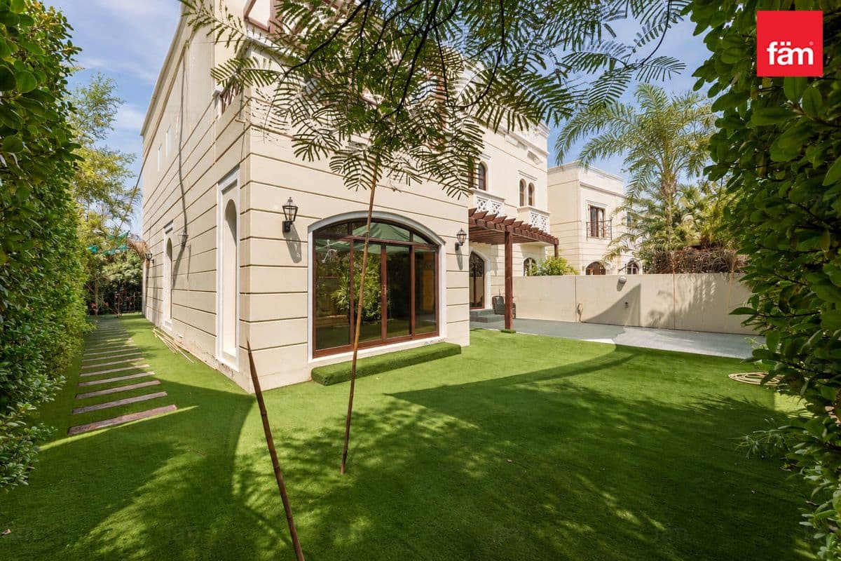Exclusive Spot |Walking Distance To All Facilities