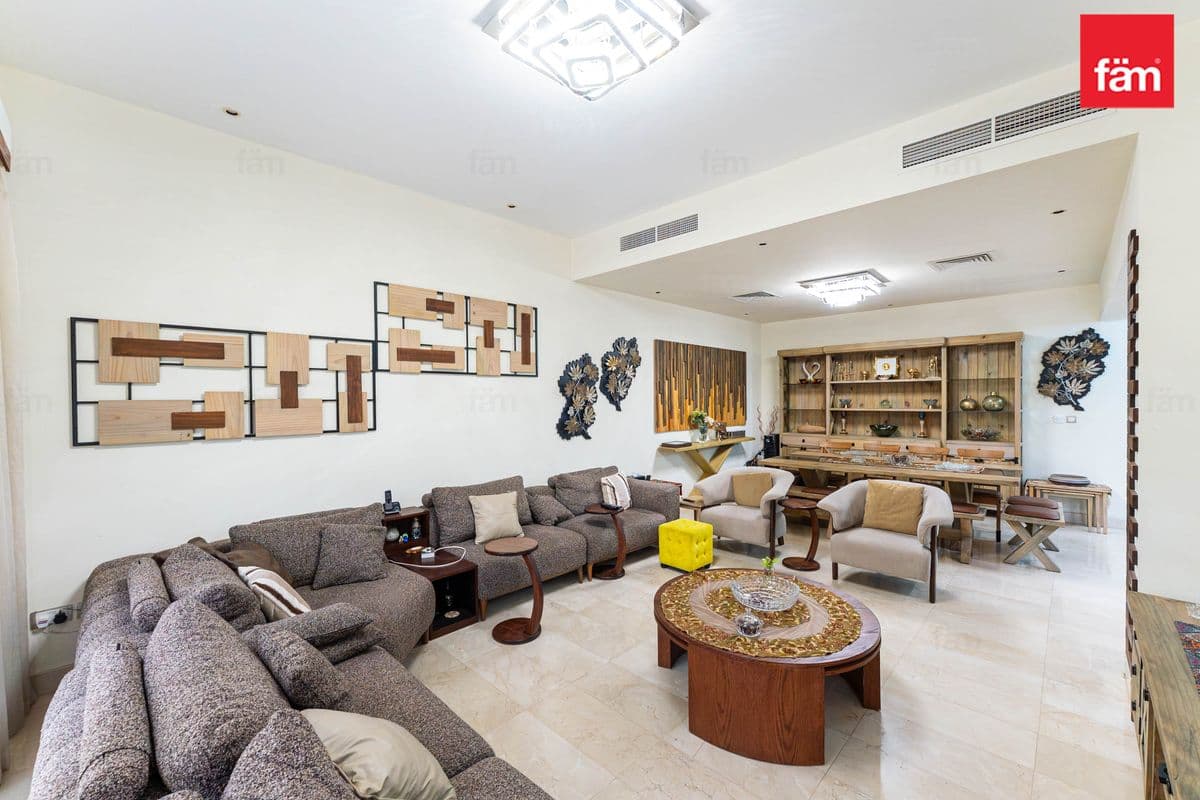 Fully Upgraded 4 Bedrooms Extended Living Area