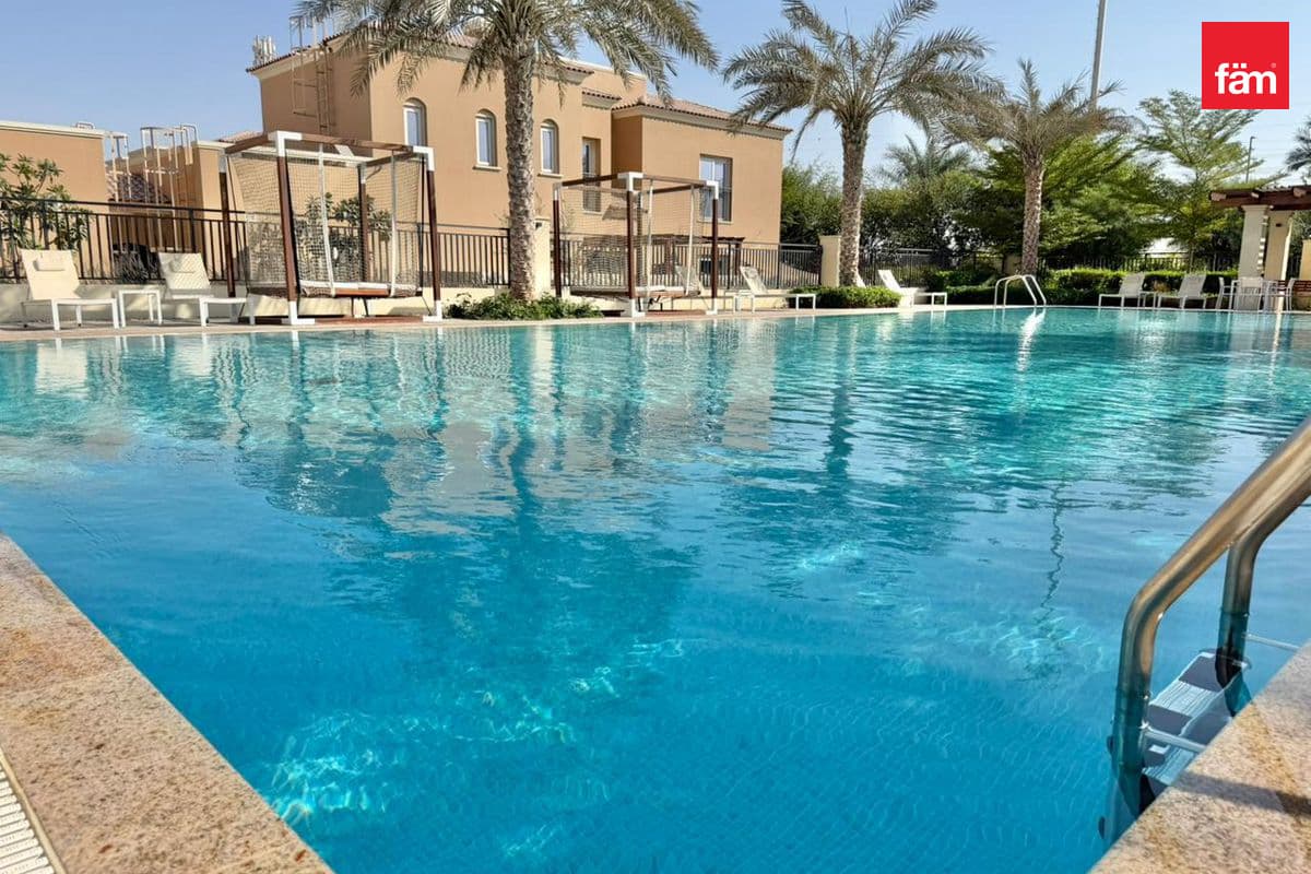 Single Row | Rented | Close To Pool