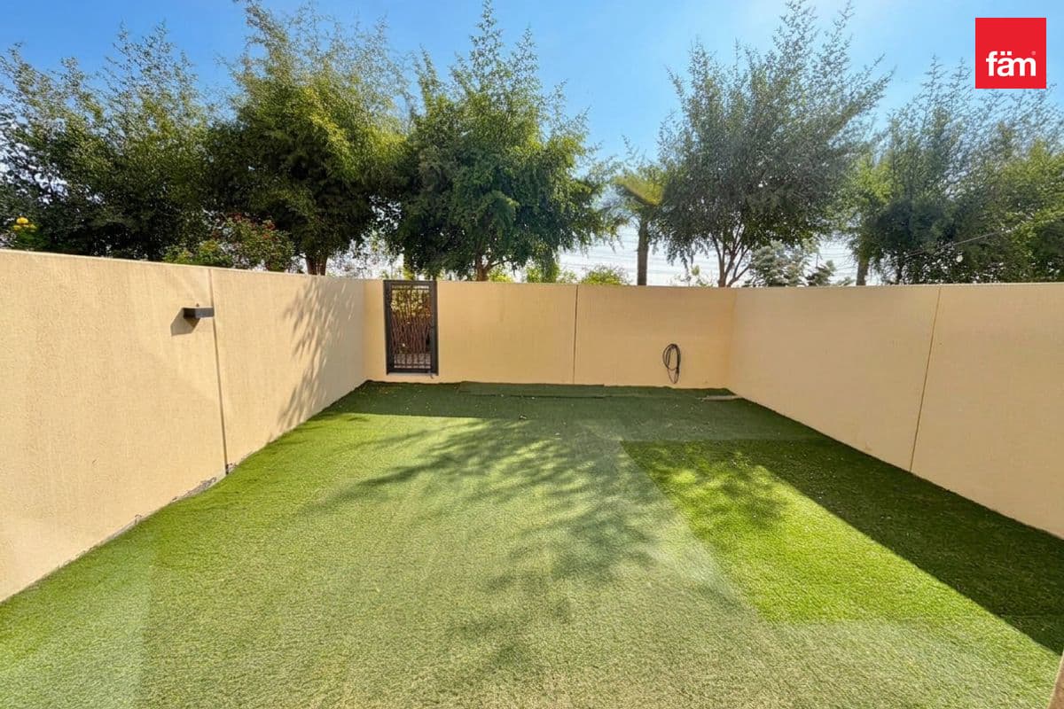 Single Row | Rented | Close To Pool