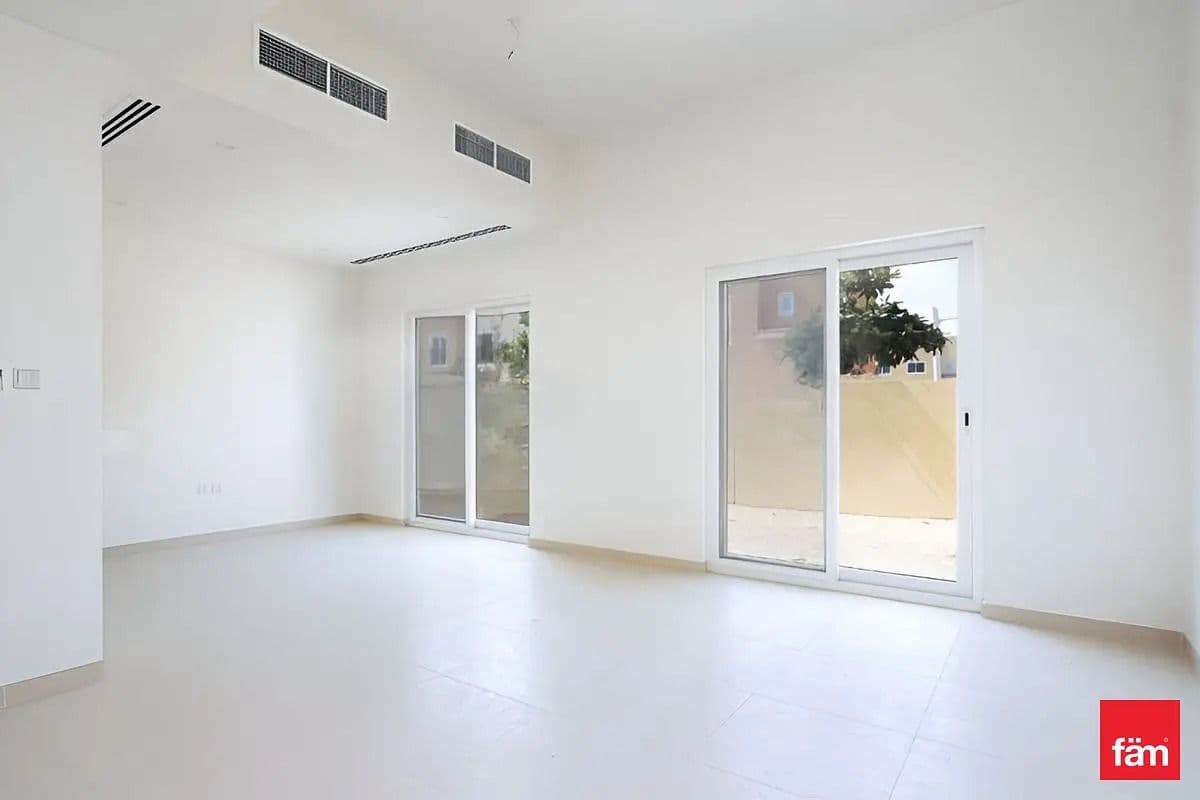 Close To Amenities : Pool And Park