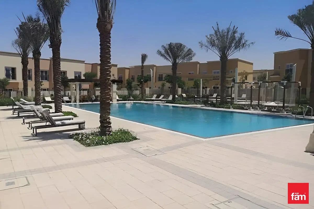 Close To Amenities : Pool And Park
