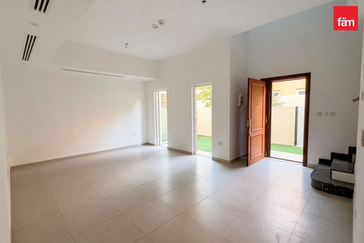 Single Row | Corner Unit | Close To Amenities
